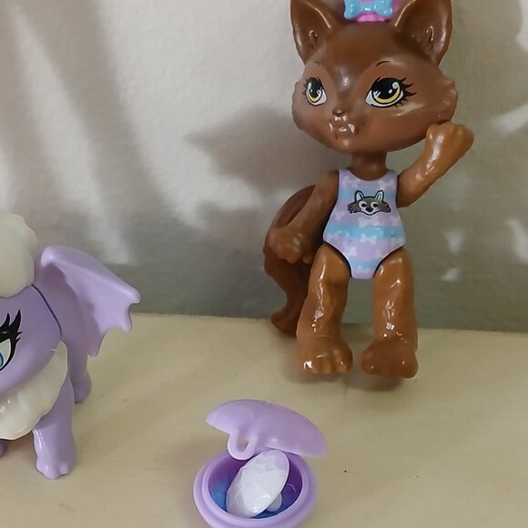 Monster High Clawdeen Wolf doll in pjs with sister & accessories - Picture 4 of 6